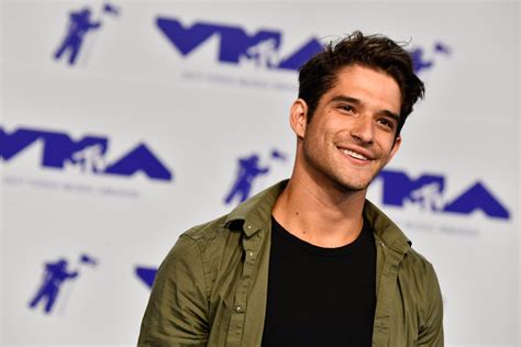 Tyler Posey Announces Hes on OnlyFans With This Nude。